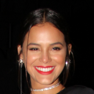 Bruna Marquezine voltará às novelas em 2018 na trama medieval 'Deus Salve o Rei', interpretando uma princesa vilã