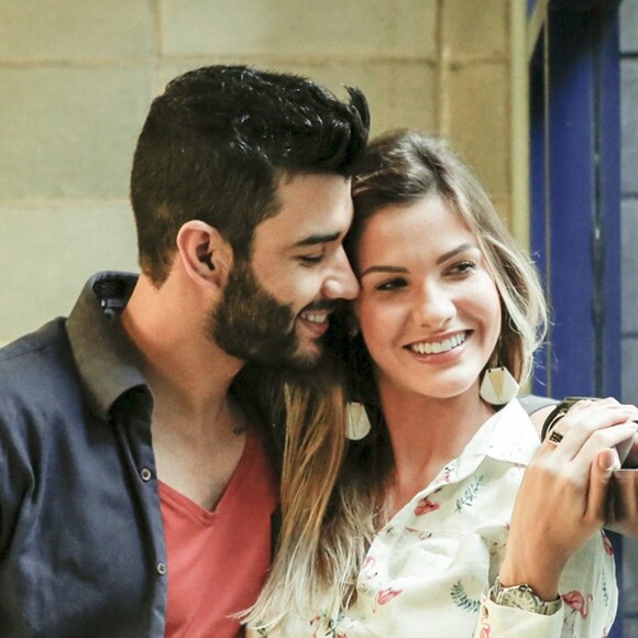 Andressa Suita e Gusttavo Lima estão ansiosos pelo nascimento do filho, Gabriel: 'Ele está todo feliz e não vê a hora dele nascer. E quando estiver maior poder levá-lo para os shows!'