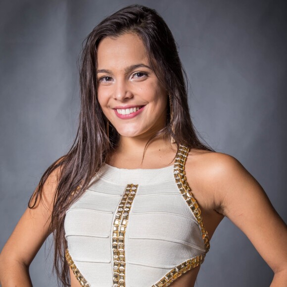 Ex-BBB Emilly contou a novidade aos fãs no Twitter nesta segunda-feira (08)