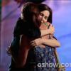 Como despedida, Clara (Giovanna Antonelli) e Marina (Tainá Müller) se abraçam e choram, na novela 'Em Família'