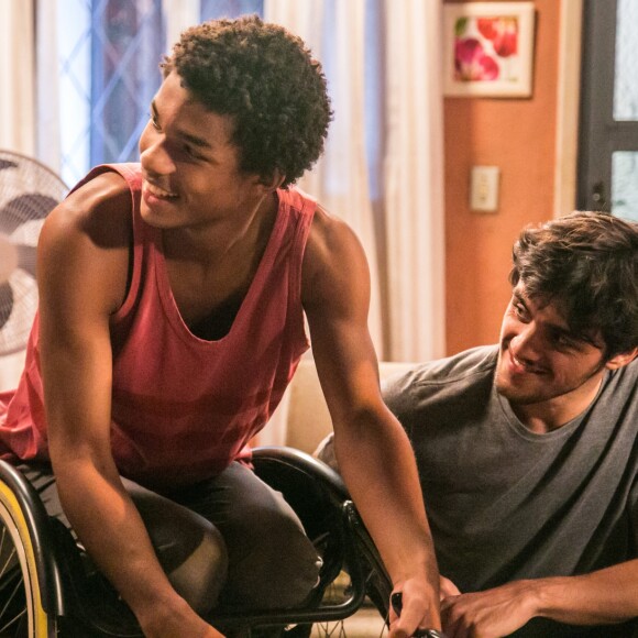 Antes de 'Malhação - Viva a Diferença', Juan Paiva participou da novela 'Totalmente Demais' como o estudante Wesley, que ficou deficiente ao sofrer um acidente