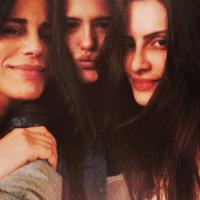 Gloria Pires aparece em 'selfie' com as filhas Antonia Morais e Cleo Pires