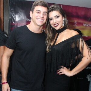 'Com o lindo', escreveu a ex-BBB Vivian ao publicar uma foto com Manoel no show de Naiara Azevedo