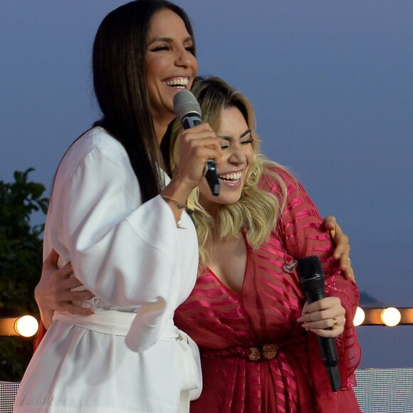 Ivete Sangalo fez participação no show de Naiara Azevedoshow de Naiara Azevedo