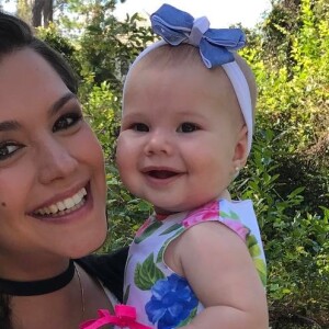 Thais Fersoza postou vídeo no Instagram passeando com a filha, Melinda