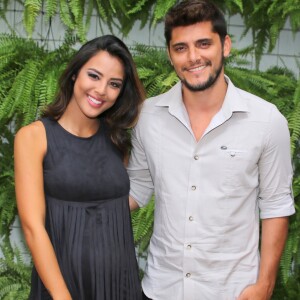 Bruno Gissoni e Yanna Lavigne pararam de se seguir nas redes sociais depois de uma indireta da atriz no Instagram