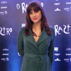 Alice Wegmann, integrante do elenco de 'O Rastro', esteve na pré-estreia do filme, no Rio de Janeiro, nesta quarta-feira, 10 de maio de 2017