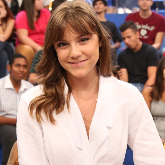 Longe das novelas, Alice Wegmann está aproveitando para terminar a faculdade. 'Estou correndo para entregar a monografia este ano. Tenho feito três, quatro provas por dia e estou estudando entre um voo e outro', disse ela