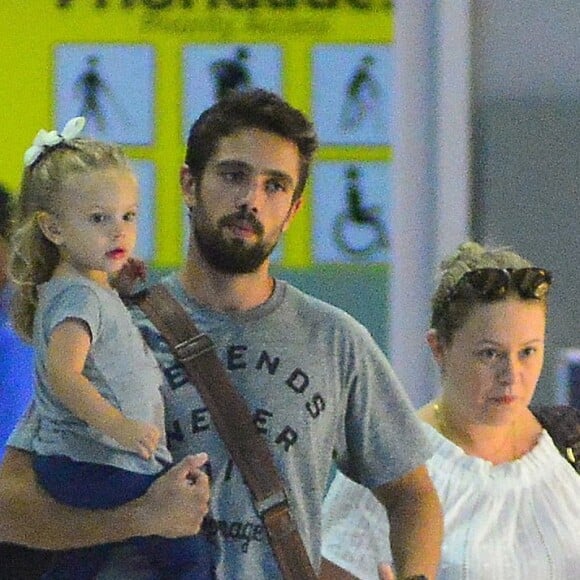 Rafael Cardoso e a mulher, Mariana Bridi, já são pais de Aurora, de 2 anos