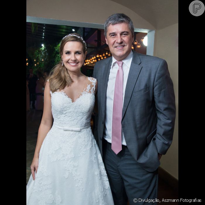 Flávio Fachel, apresentador do 'Bom Dia Rio', foi ao casamento de Silvana  Ramiro no último sábado, 6 de maio de 2017 - Purepeople