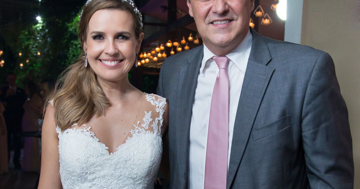 Flávio Fachel, apresentador do 'Bom Dia Rio', foi ao casamento de Silvana  Ramiro no último sábado, 6 de maio de 2017 - Purepeople