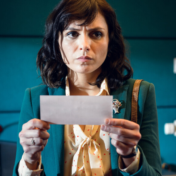 Monica Iozzi exibiu a boa forma ao aparecer de calcinha e sutiã em 'Vade Retro'