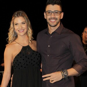 Gusttavo Lima se posiciona contra fã que diz que seu filho terá 'beiço enorme' em postagem no Instagram