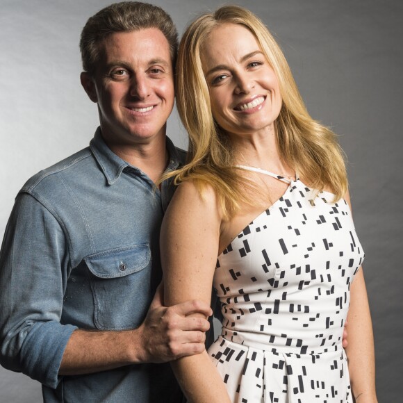 Luciano Huck brincou de 'Just Dance' com Angélica e exibiu nas redes sociais