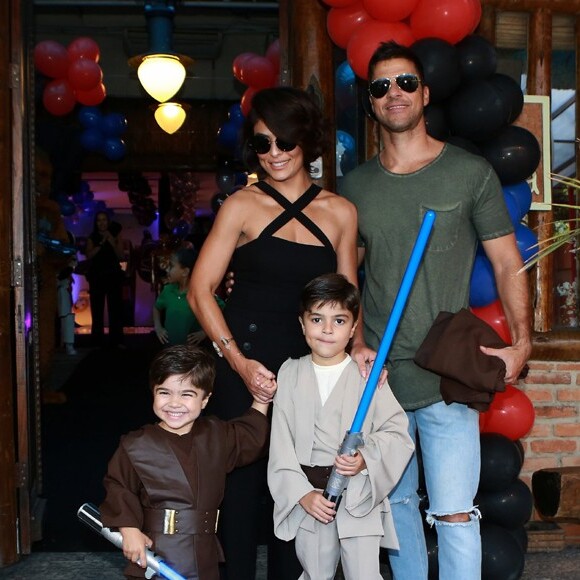 'Eu sei que é só amanhã, mas o que posso fazer se meu bem se adiantou?', escreveu Juliana Paes no Instagram