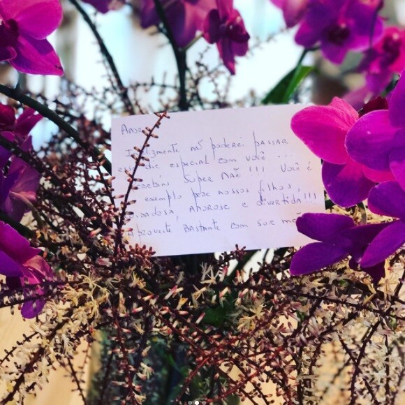 Juliana Paes exibiu o bilhete recebido pelo marido em seu Instagram