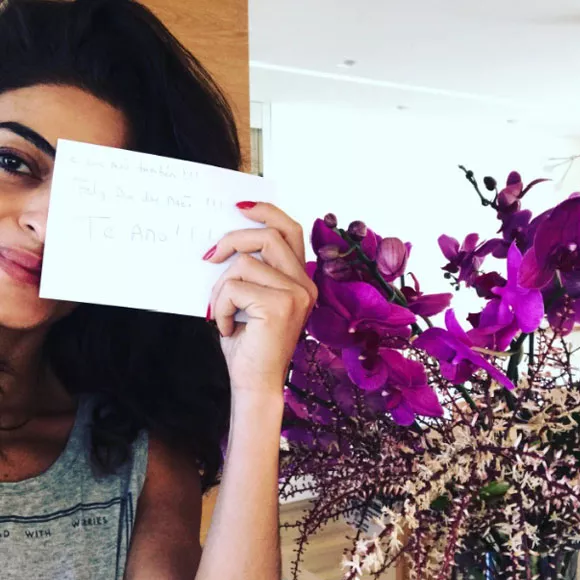 Juliana Paes foi surpreendida pelo marido, Carlos Eduardo Baptista, com presente de Dia das Mães antecipado