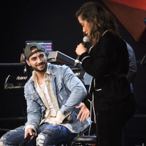 Anitta e Maluma trocaram olhares na TV e agitaram a web