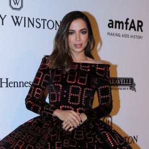 Anitta é chamada de 'rainha do pop carioca' por jornal mexicano 'Excelsior', em 13 de maio de 2017