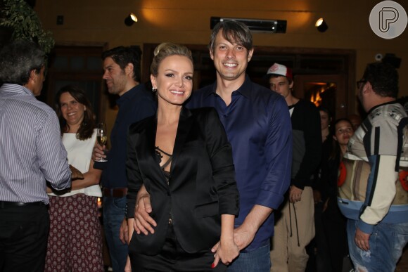 Eliana anunciou a gravidez juntamente com o noivado com Adriano Ricco