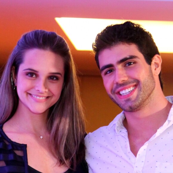Juliano Laham surpreendeu Juliana Paiva ao comemorar o primeiro ano de namoro: 'Te amo'