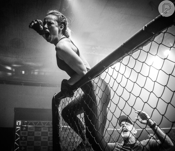Jeiza (Paolla Oliveira) vence outra luta de MMA, na novela 'A Força do Querer'