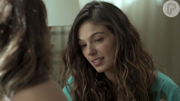 Ritinha (Isis Valverde) briga com Joyce (Maria Fernanda Cândido), sai de casa e busca abrigo na casa de Bibi (Juliana Paes) na novela 'A Força do Querer'