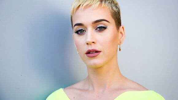 Katy Perry explica corte curtinho: 'Queda de cabelo por ficar loira demais'