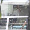 Cauã Reymond foi clicado fazendo musculação na manhã desta sexta-feira, 14 de março de 2014, na academia em que frequenta na praia da Barra da Tijuca, no Rio