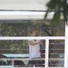 Cauã Reymond foi clicado fazendo musculação na manhã desta sexta-feira, 14 de março de 2014, na academia em que frequenta na praia da Barra da Tijuca, no Rio