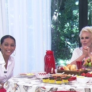 Na segunda-feira, Taís Araújo esteve no programa 'Mais Você' e dispensou, ao vivo, nhoque de Ana Maria Braga: 'Não como abóbora!'