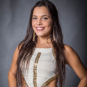 A ex-BBB Emilly se envolveu em uma polêmica com a marca de relógios 18k Watches