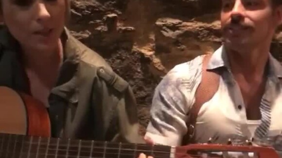 Cauã Reymond canta 'Palpite' com Tatá Werneck em bastidor de filme. Vídeo!