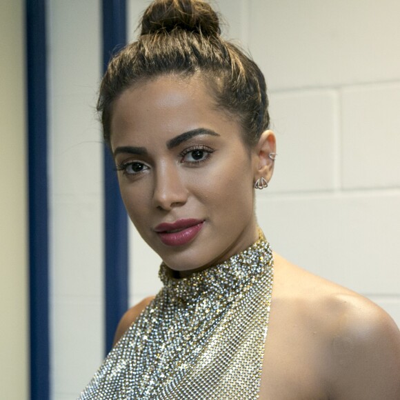 Anitta falou que não se priva de nada por causa da fama