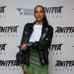 Anitta contou que existe cobrança para ela arrumar um namorado