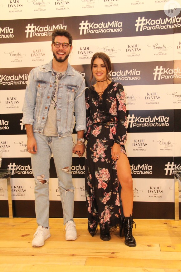 Camila Coelho e Kadu Dantas lançaram as coleções feminina e masculina da loja Riachuelo, nomeada 'KaduMila'