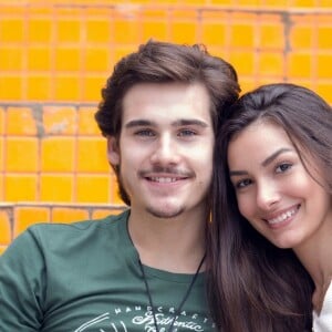 Nicolas Prattes faz par romântico com Marina Moschen em 'Rock Story'