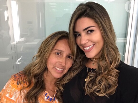 Ex-BBB Vivian posa com a cabelereira Rosângela Araújo: 'Eu já conhecia o trabalho da Rosângela e ela arrasa!'