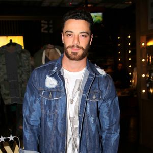 'Treininho de hoje com direito a mão lascada e tudo', escreveu a skatista no Instagram