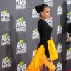 Kerry Washington  usou um lindo vestido da grife Michael Kors com uma saia amarela com rabo para o MTV Movie Awards 2013