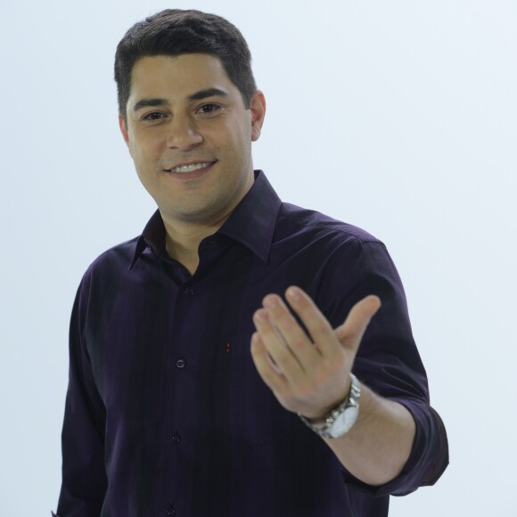 'Flecha lançada, agora é torcer. 'Namoro na Rede' (vou preservar os pombinhos)', escreveu o jornalista