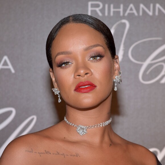 Rihanna lançou sua linha de joias para Choppard e apostou em acessórios de brilhantes