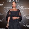 Rihanna, com look preto e repleta de brilhantes, lança linha de joias em Cannes nesta quinta-feira, dia 18 de maio de 2017
