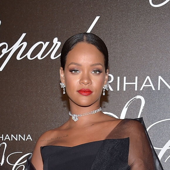 Rihanna usa joias de brilhantes ao lançar coleção da Chopard em Cannes