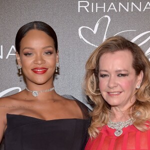 Rihanna posa com Caroline Scheufele, diretora artística e co-presidente da marca Chopard