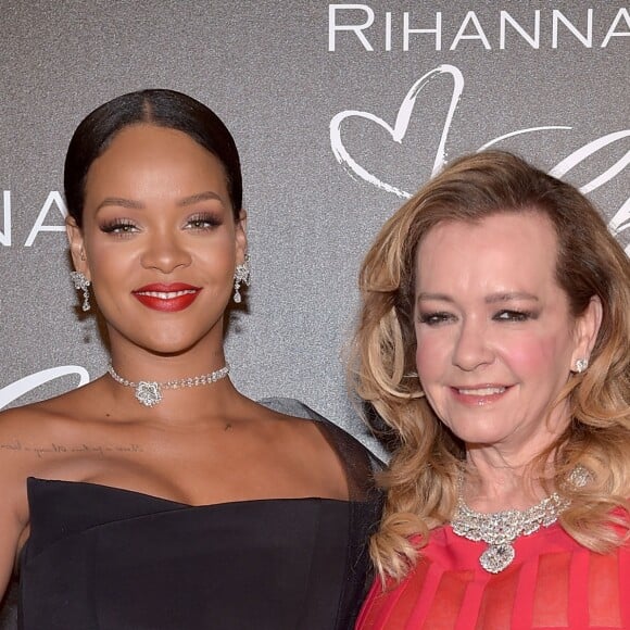 Rihanna posa com Caroline Scheufele, diretora artística e co-presidente da marca Chopard