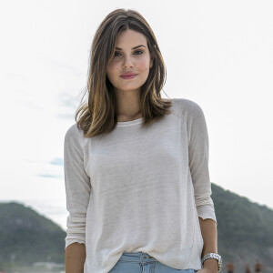 'O cabelo está com algumas luzes, então fica mais ressecado', diz Camila Queiroz sobre novo visual para viver Luiza em 'Pega Pega', próxima novela das sete