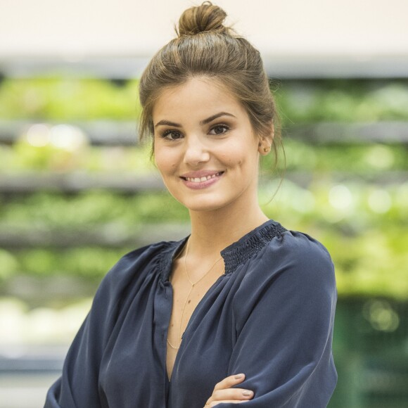 Camila Queiroz propôs novo tamanho de cabelo para a personagem Luiza: 'Já era uma vontade muito grande, estava desde dezembro louca para cortar'