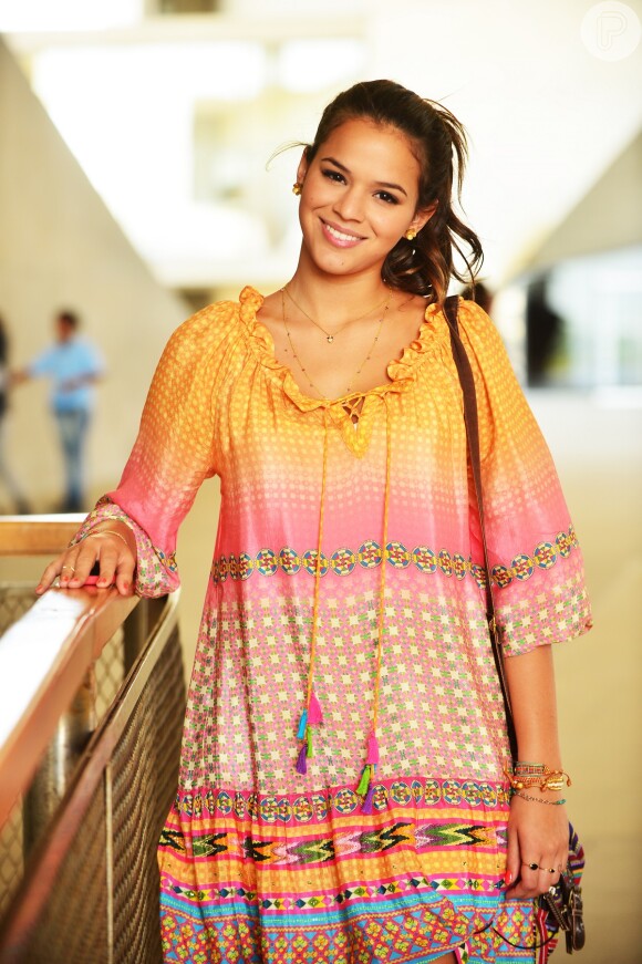 Luiza (Bruna Marquezine) é estudante de psicologia, na novela 'Em Família'