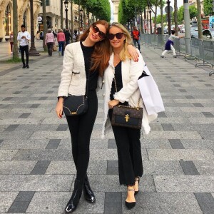 Marina Ruy Barbosa posou em Paris com look combinando com o da mãe, Gioconda